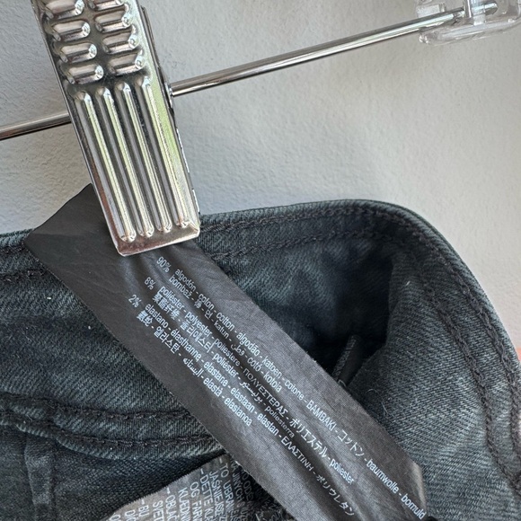 Zara Slim Fit Relaxed Leg High-waisted jeans with back patch pocket size 6 - Picture 13 of 13